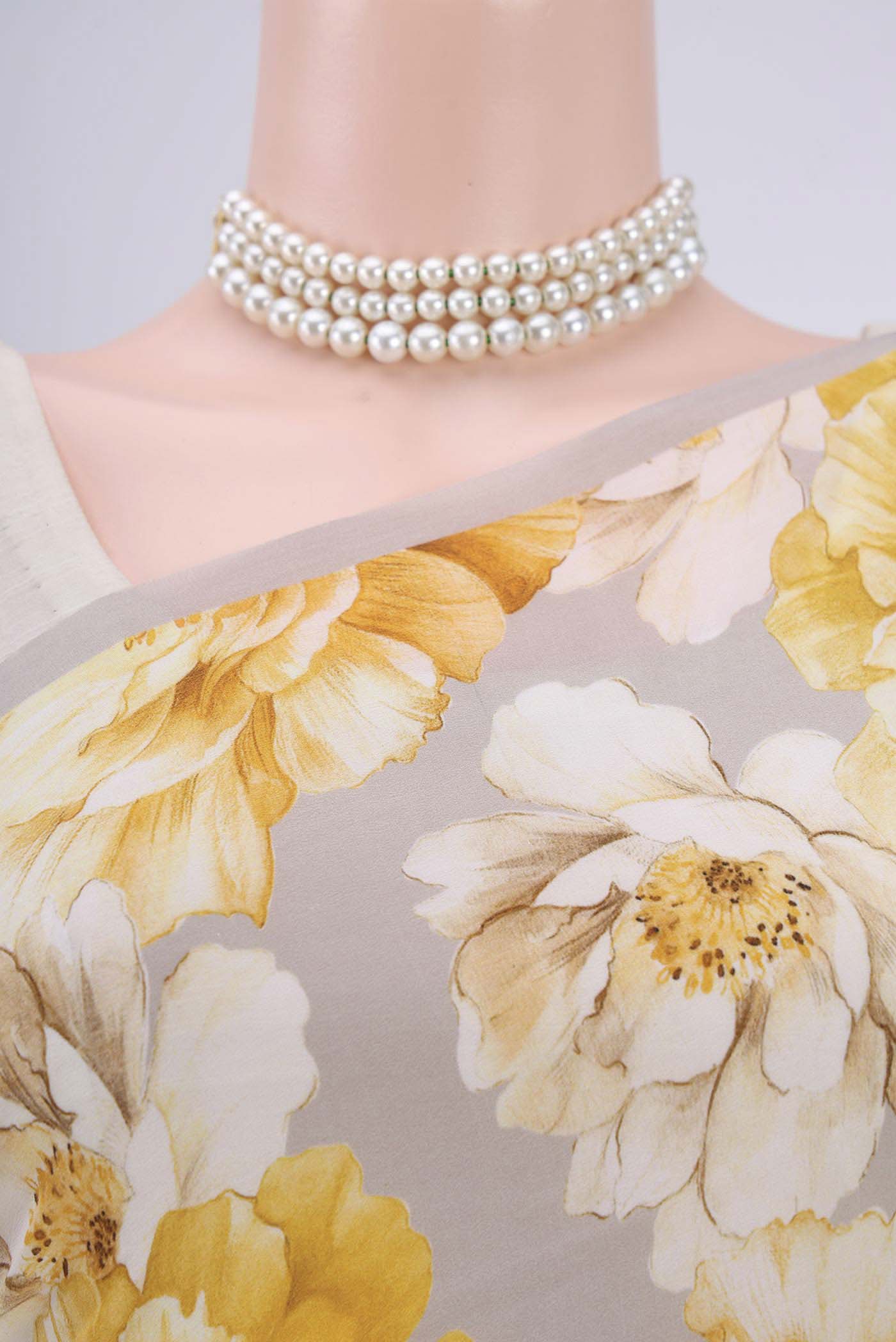 Border image of Beige Crepe Saree with Floral Print on the body and Without Border. 