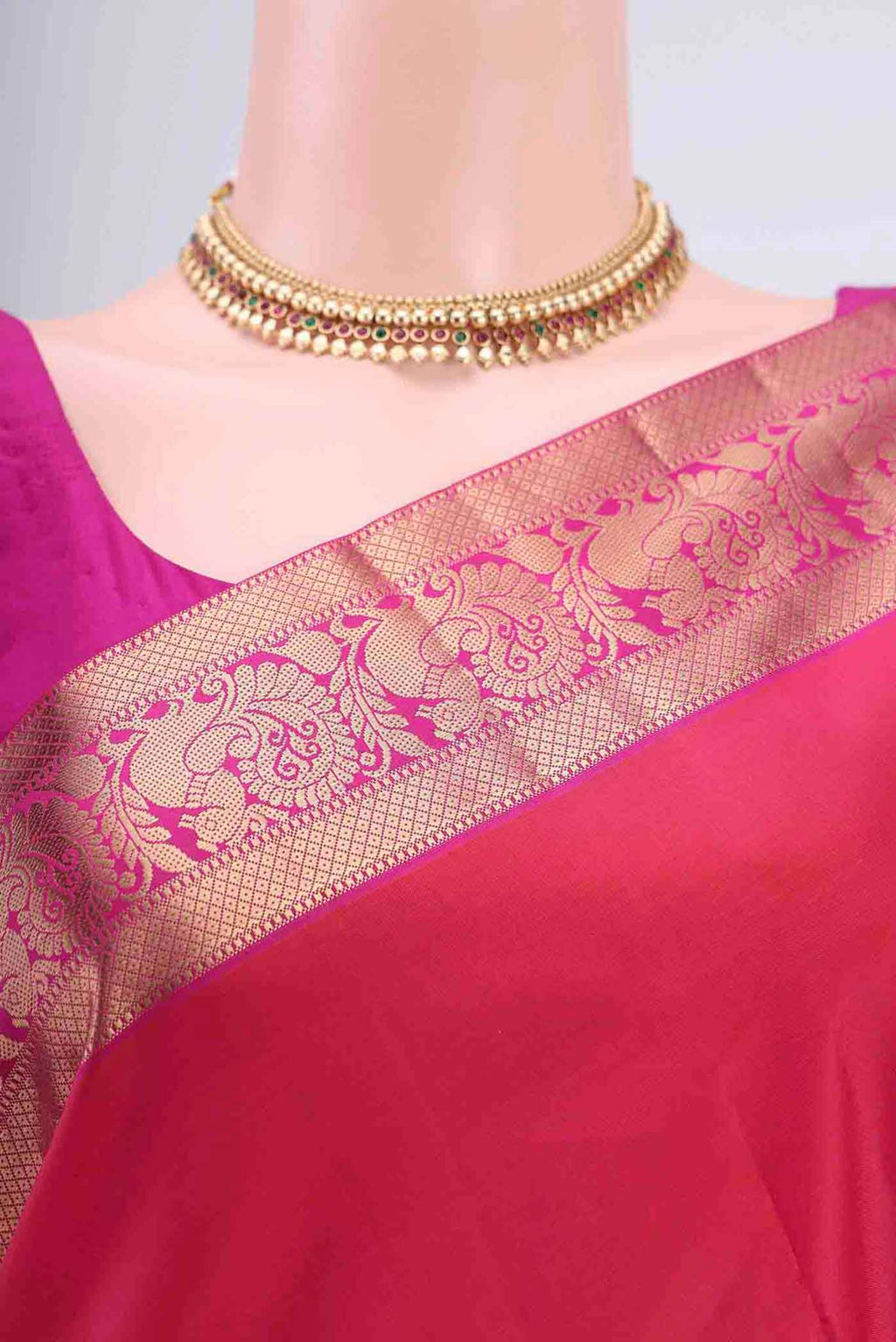 Border image of Dark Pink Dual Tone Nangavalli Silk [ Salem ] Saree with Plain Body and Zari Border
