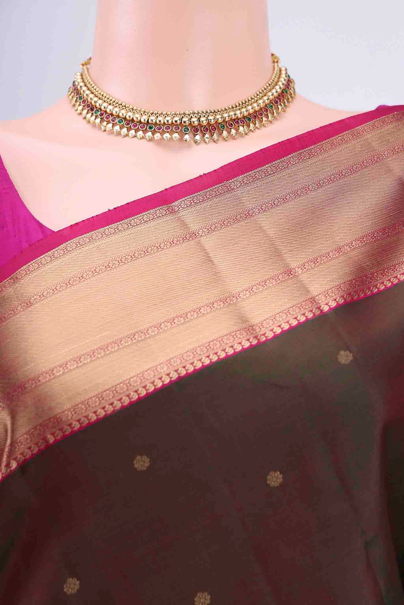 Border image of Bottle Green Dual Tone Nangavalli Silk [ Salem ] Saree with Zari Butta on the body and Zari Border