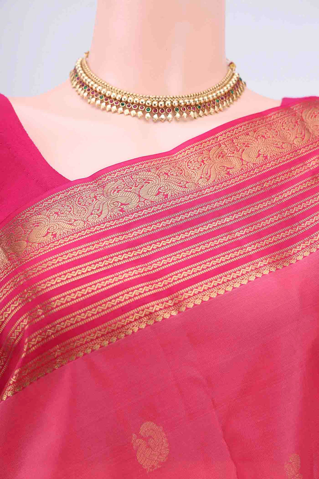Border image of Pink Dual Tone Nangavalli Silk [ Salem ] Saree with Zari Butta on the body and Zari Border
