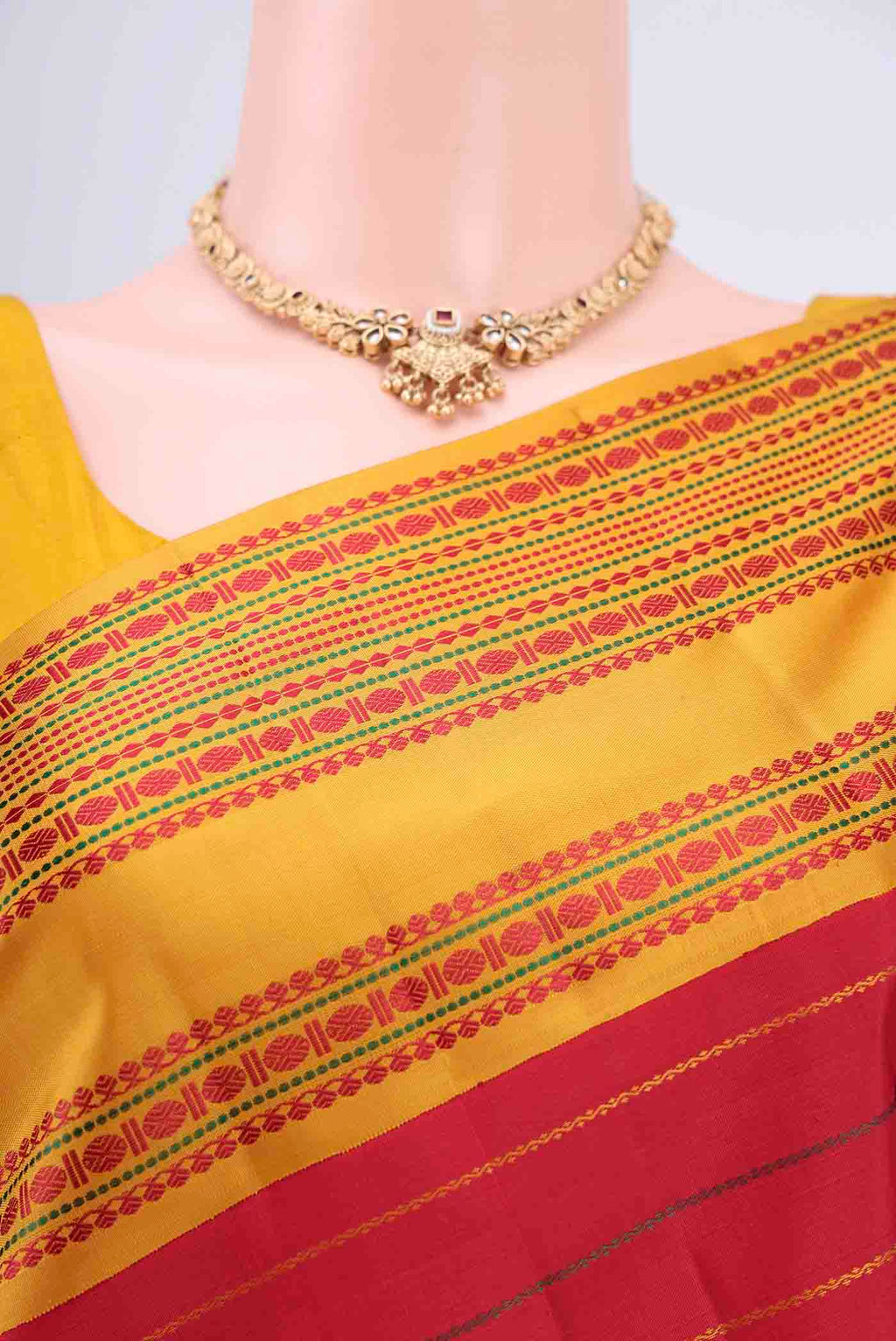 Border image of Red Dual Tone Kanchipuram Saree with Stripes on the body and Thread Border