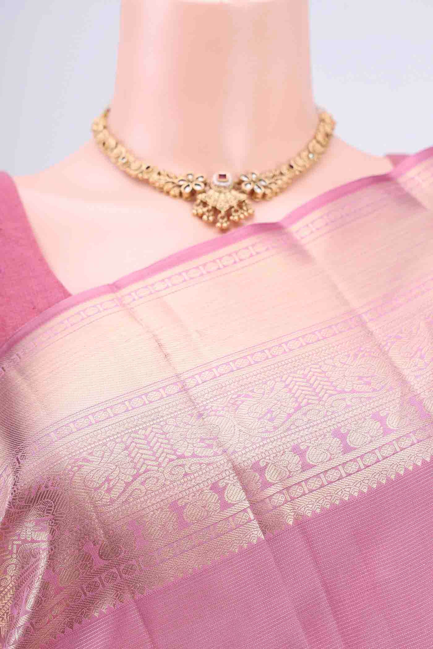 Border image of Rose pink Dual Tone Kanchipuram Saree with Zari Brocade on the body and Zari Border