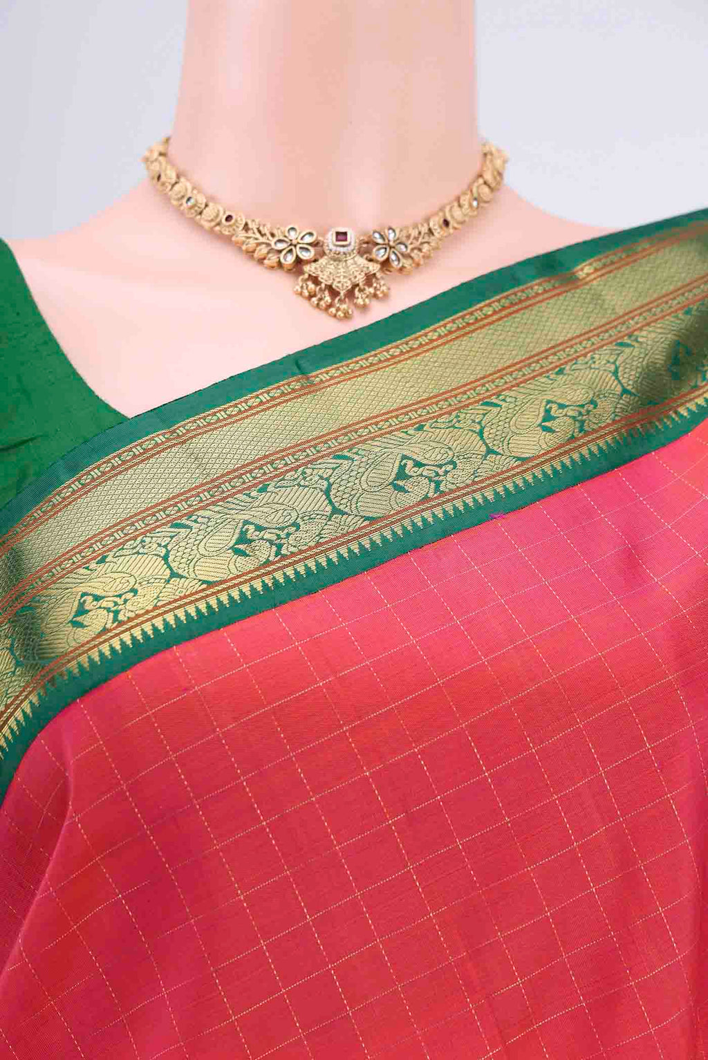 Border image of Dark Pink Kanchipuram Saree with Checked design on the body and Zari Border