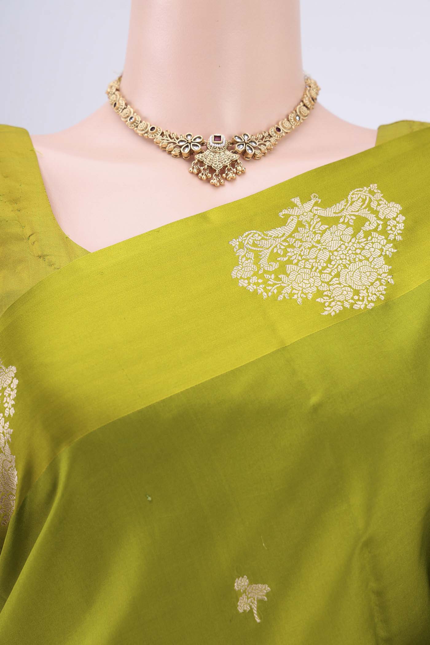 Border image of Parrot Green Banarasi Katan Silk Saree with Zari Butta on the body and Zari Border. 