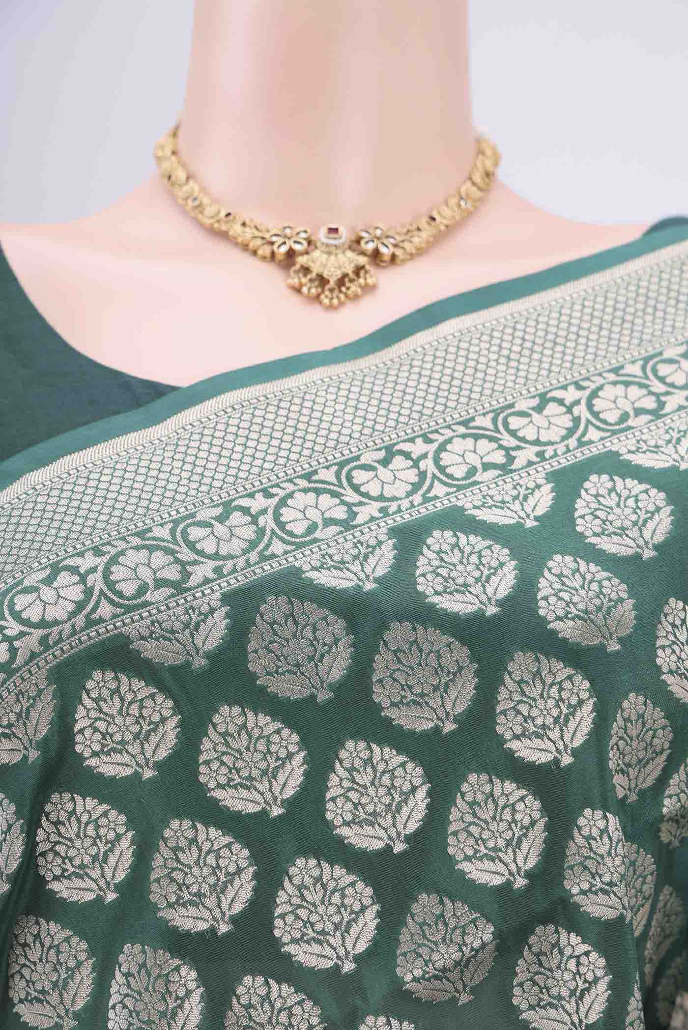 Border image of Green Banarasi Jamavar Saree with Zari Brocade on the body and Zari Border. 