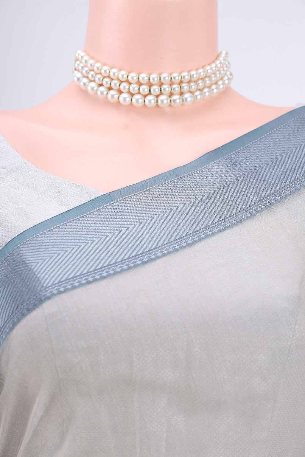 Border image of Davys Grey Maheshwari Silk Cotton Saree with Stripes on the body and Zari Border. 