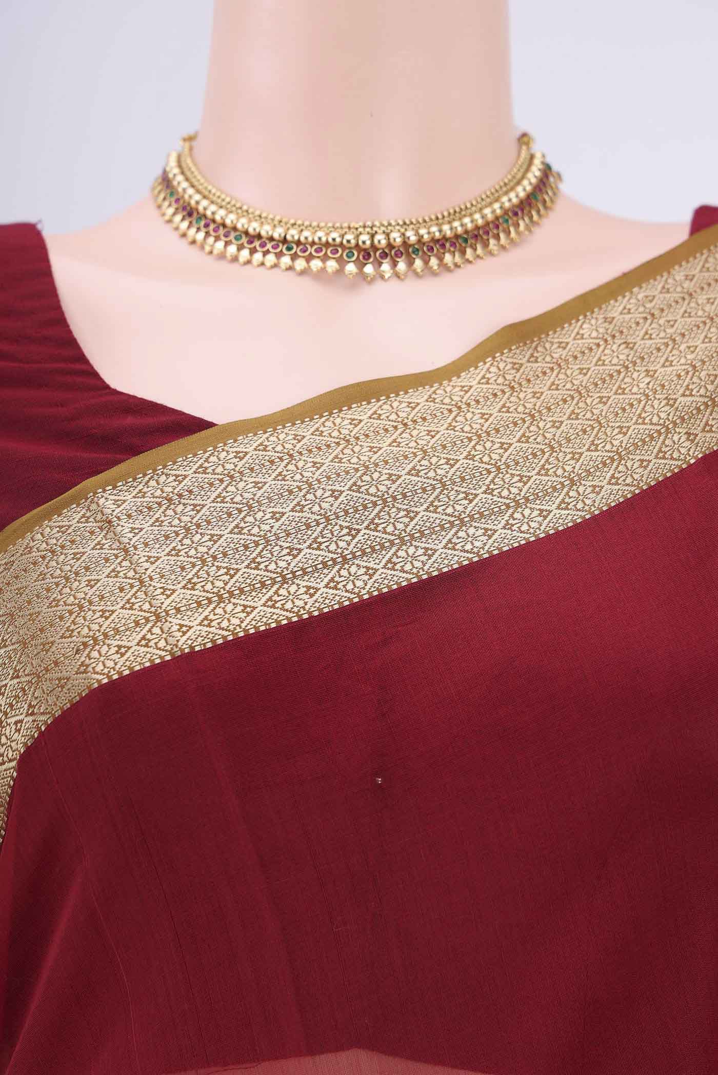 Border image of Maroon Maheshwari Silk Cotton Saree with Plain Body and Thread Border. 