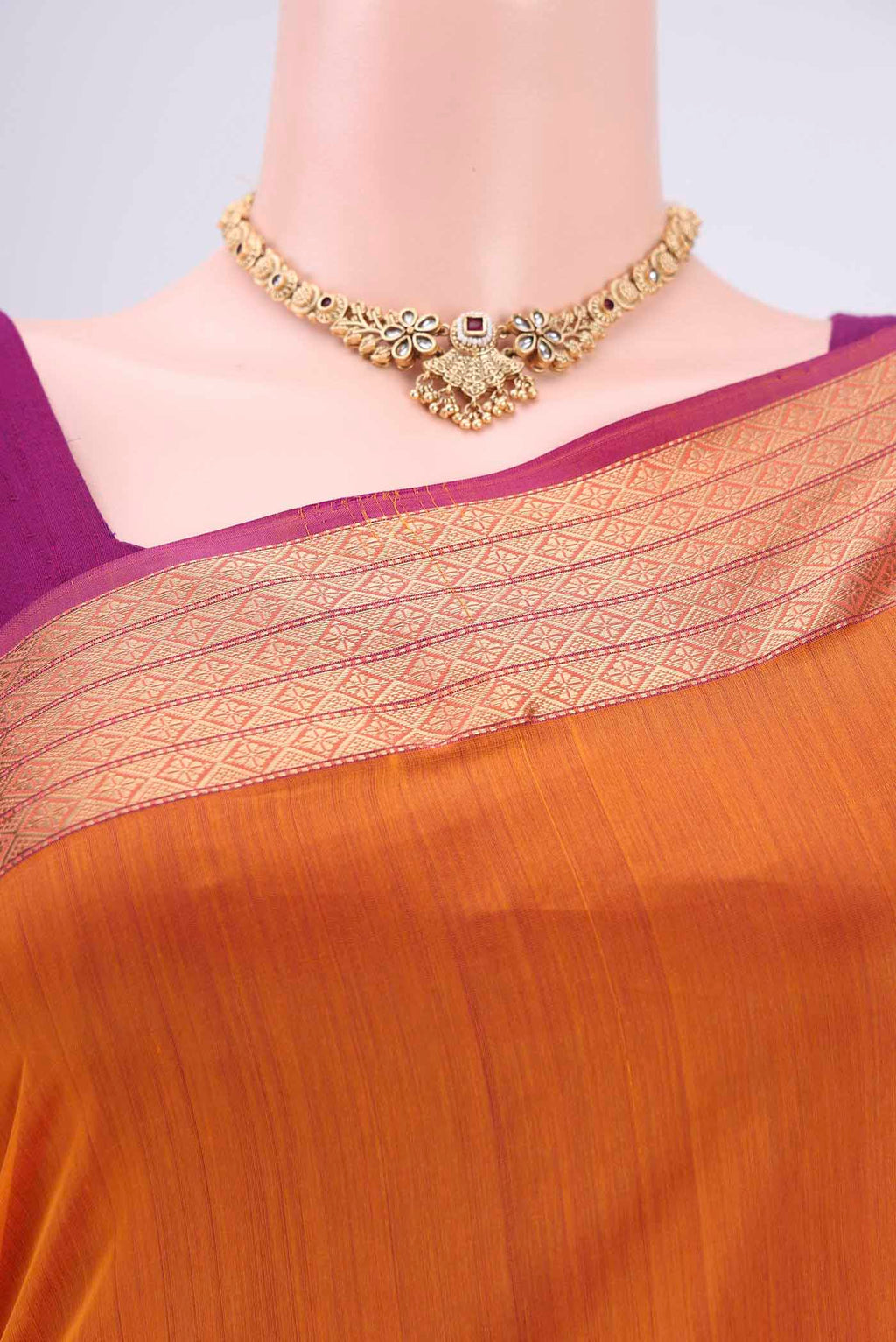 Border image of Yellow Dual Tone Maheshwari Silk Cotton Saree with Plain Body and Zari Border. 
