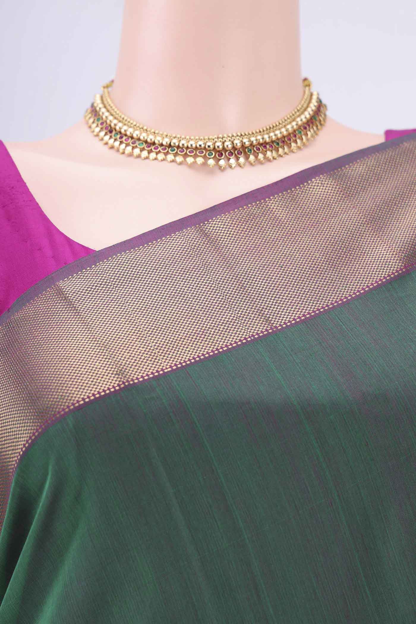 Border image of Green Maheshwari Silk Cotton Saree with Zari Butta on the body and Zari Border. 