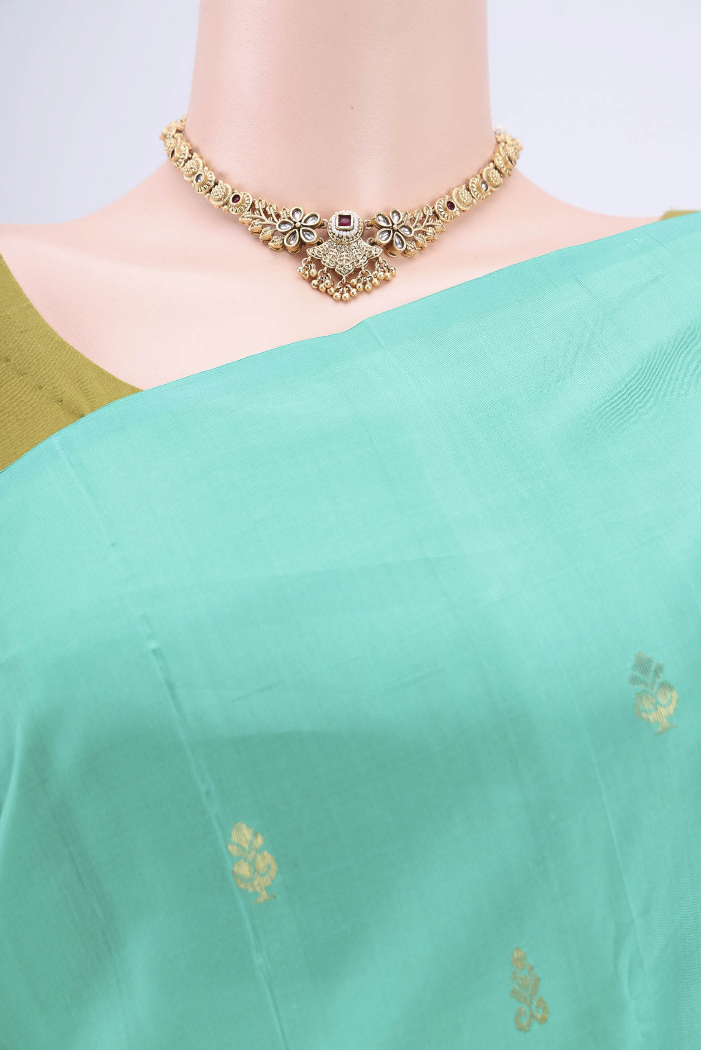 Border image of Turquoise Dual Tone Kanjivaram Silk Saree with Zari Butta on the body and Zari Border. 