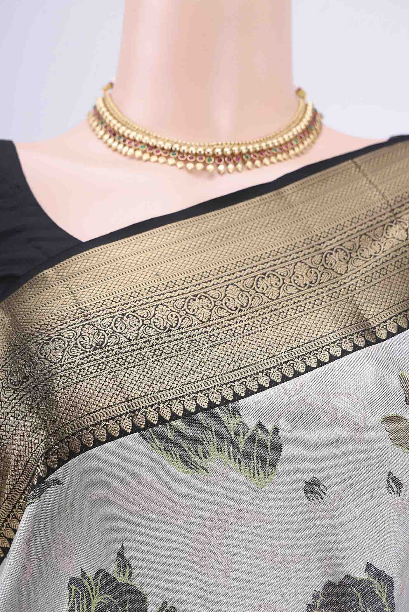 Border image of Silver Bangalore Silk Saree with Printed design on the body and Zari Border. 