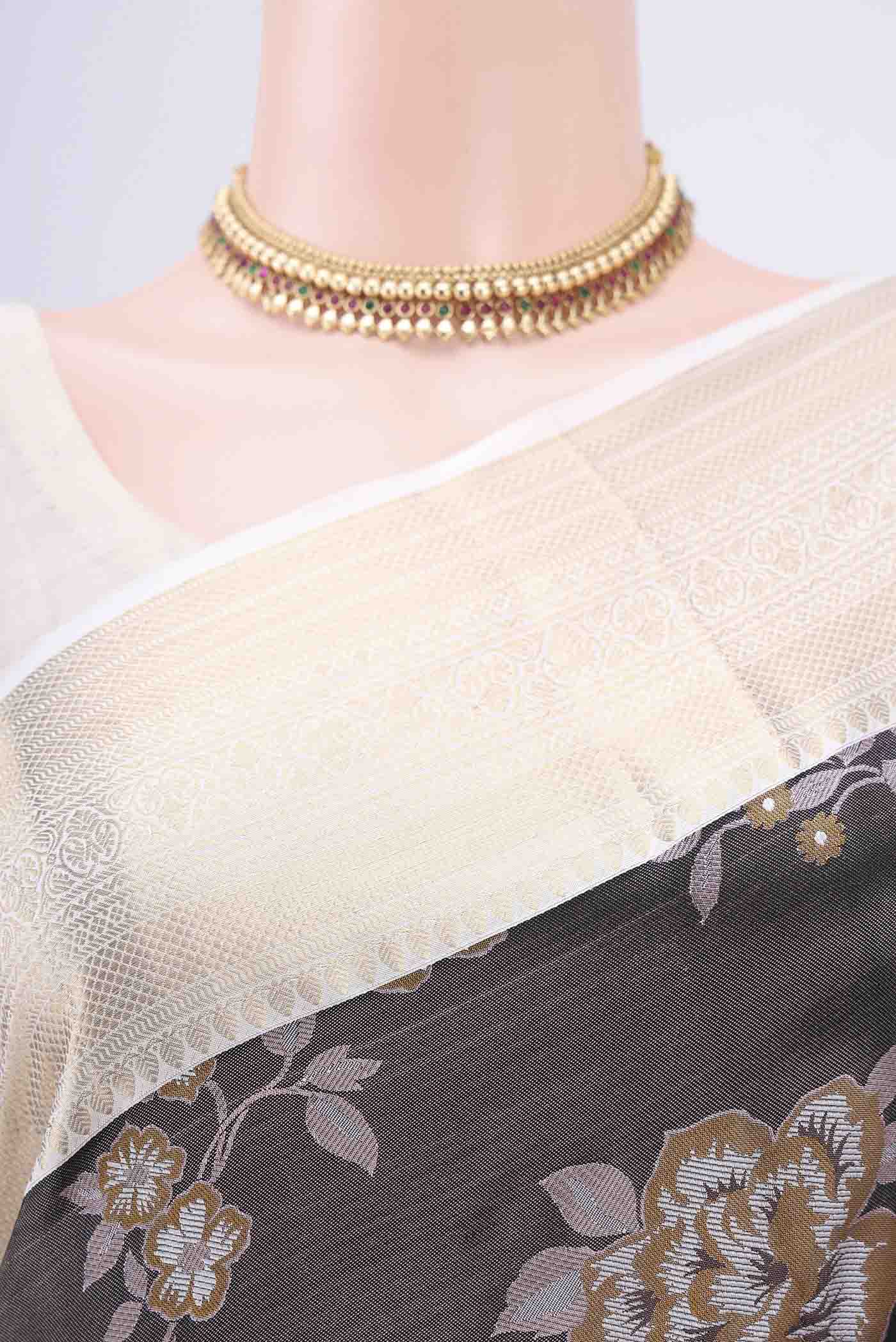 Border image of Black Bangalore Silk Saree with Printed design on the body and Zari Border. 