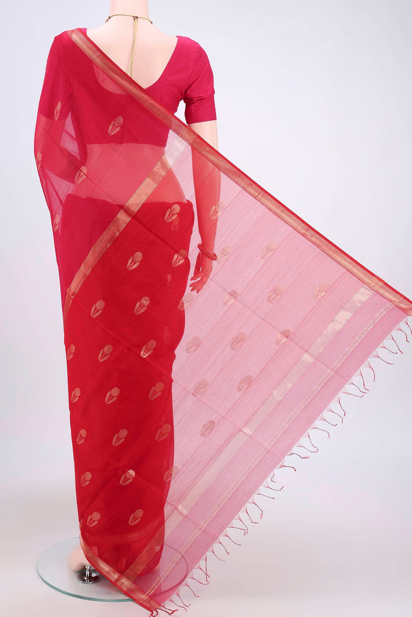 Flat view of Dark Pink Maheshwari Silk Cotton Saree with Zari Butta on the body and Zari Border. 