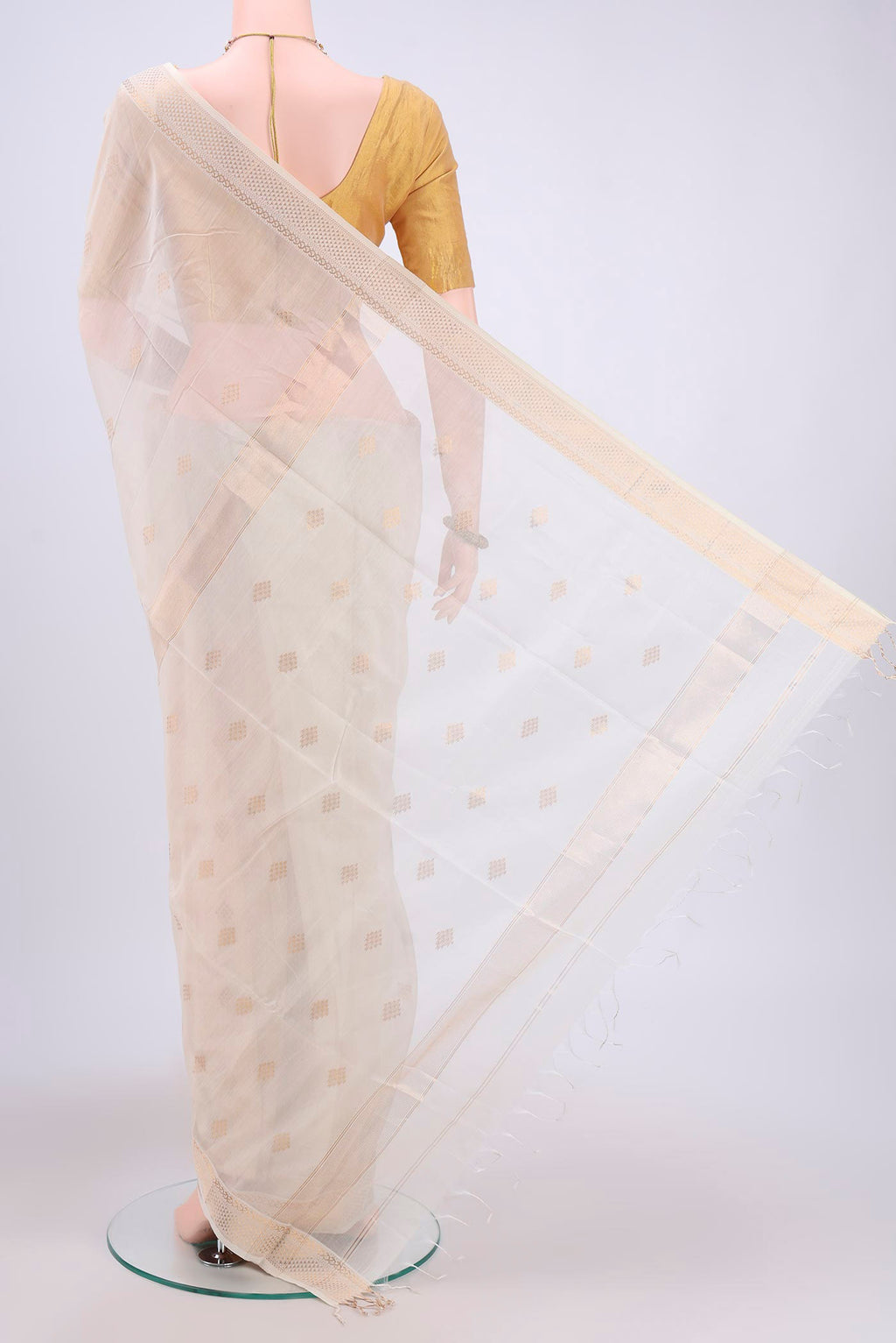 Flat view of Off White Maheshwari Silk Cotton Saree with Zari Butta on the body and Zari Border. 