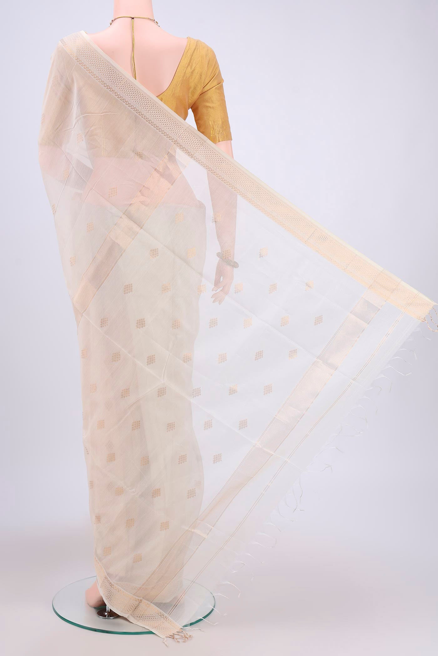 Flat view of Off White Maheshwari Silk Cotton Saree with Zari Butta on the body and Zari Border. 
