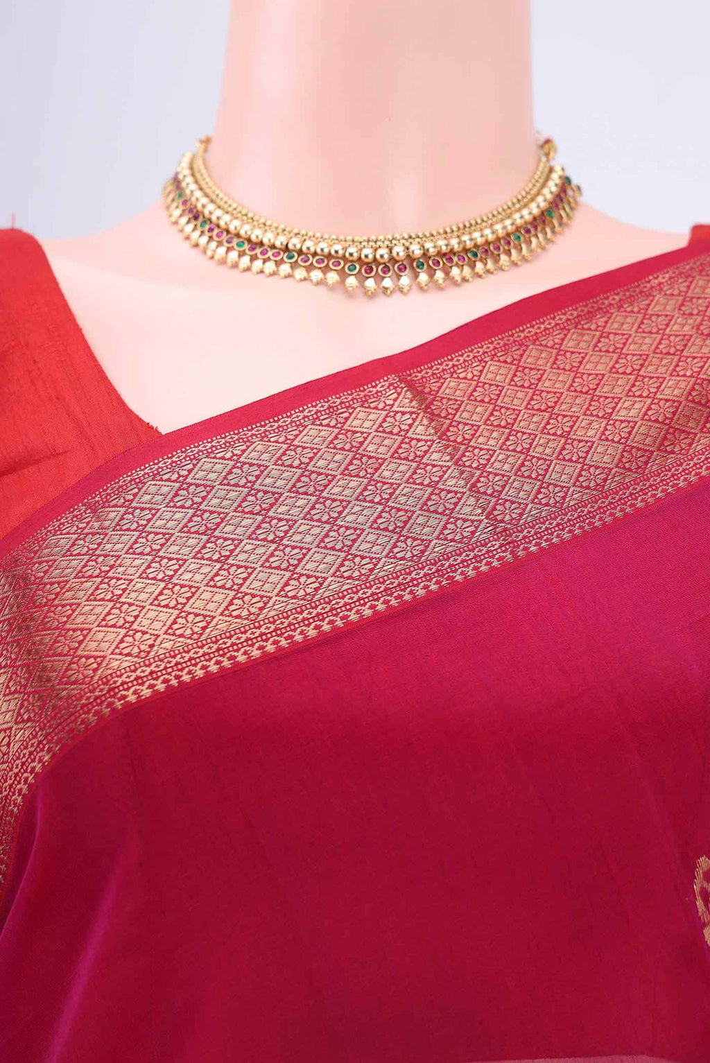 Border image of Magenta Maheshwari Silk Cotton Saree with Zari Butta on the body and Zari Border. 