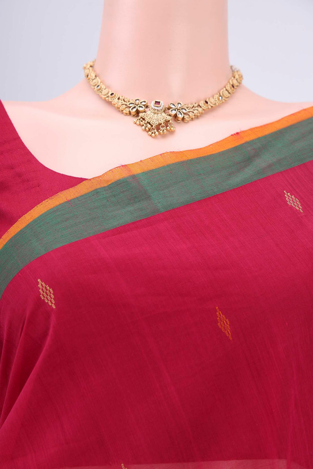 Border image of Dark Pink Coimbatore Cotton Saree with Thread Butta on the body and Zari Border. 