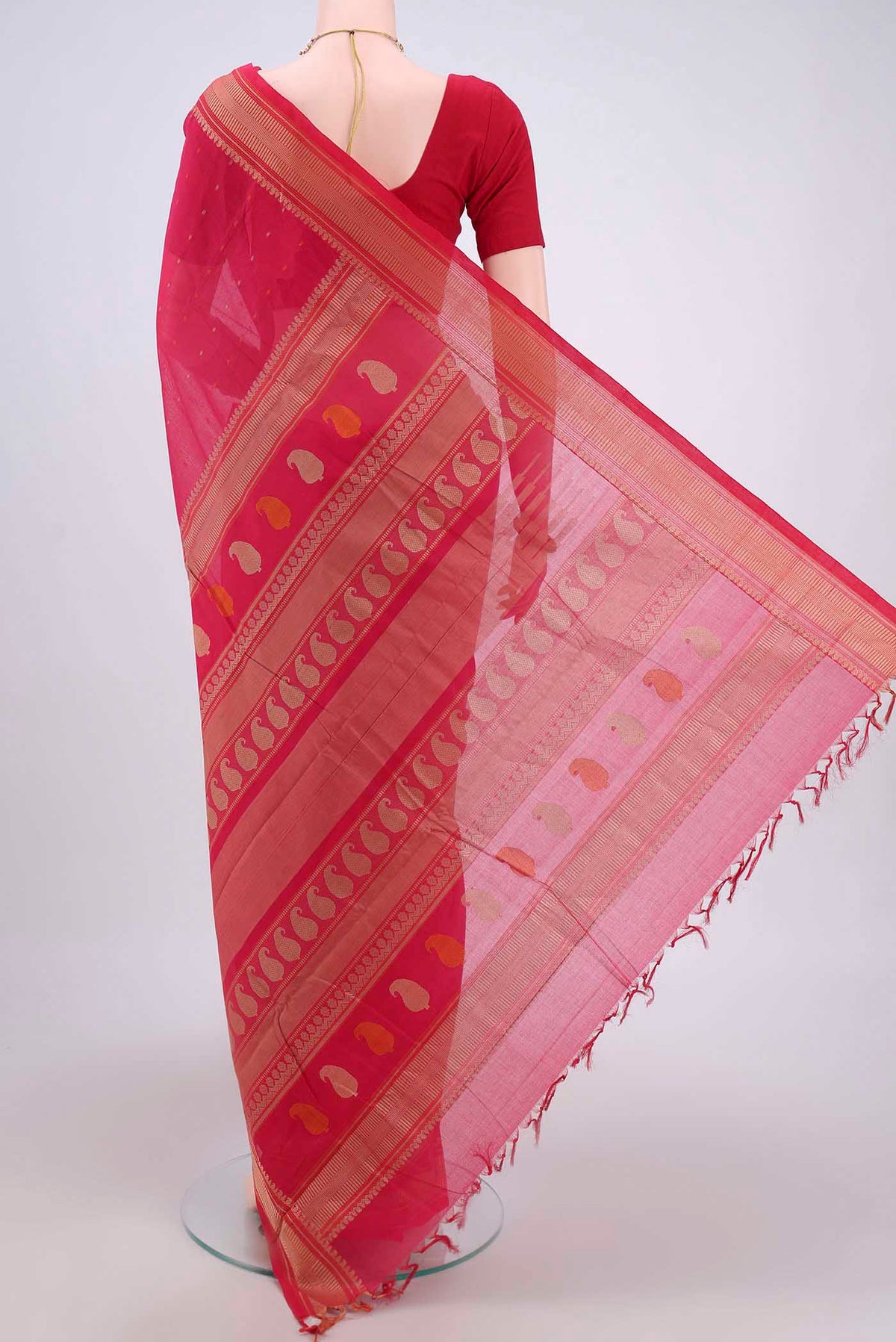 Flat view of Dark Pink Kanchi Cotton Saree with Thread Butta on the body and Thread Border. 