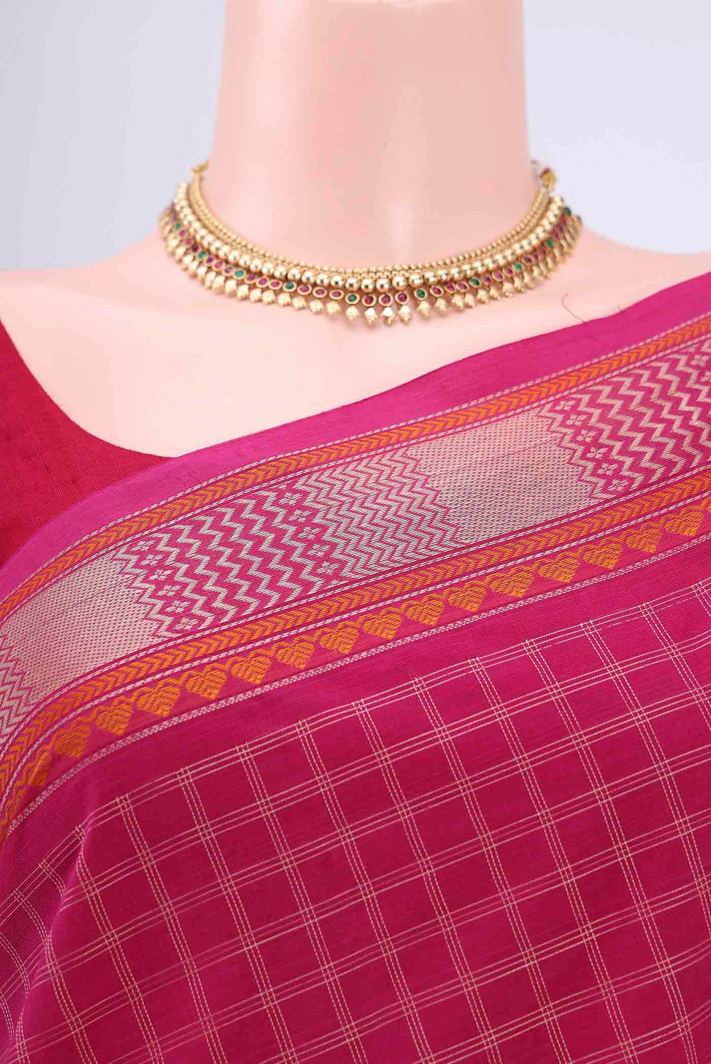 Border image of Dark Pink Kanchi Cotton Saree with Checked design on the body and Thread Border. 