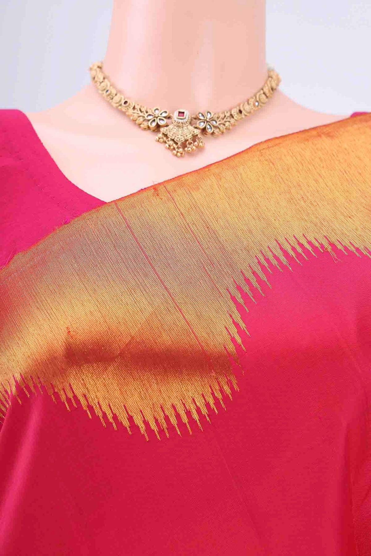 Border image of Pure Silk Pure Zari Rani Pink Kanjivaram Saree with Plain Body and Zari Border. 