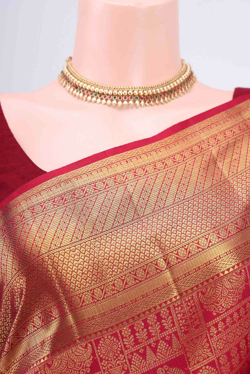Border image of Maroon Kanchipuram Saree with Zari Brocade on the body and Rising Temple Border. 