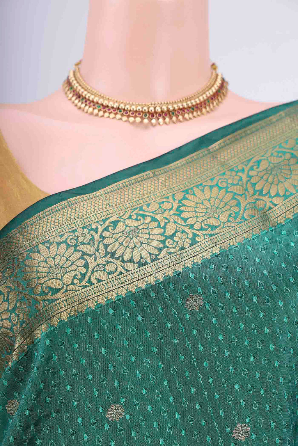 Border image of Sea Green Blended Bangalore Silk Saree with Jacquard With Zari Butta on the body and Zari Border. 