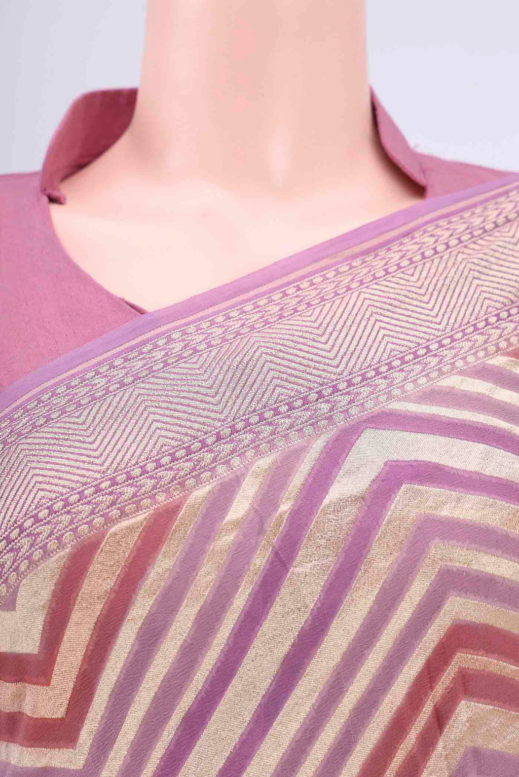Border image of Mauve Banarasi Georgette Saree with Zari Brocade on the body and Zari Border. 