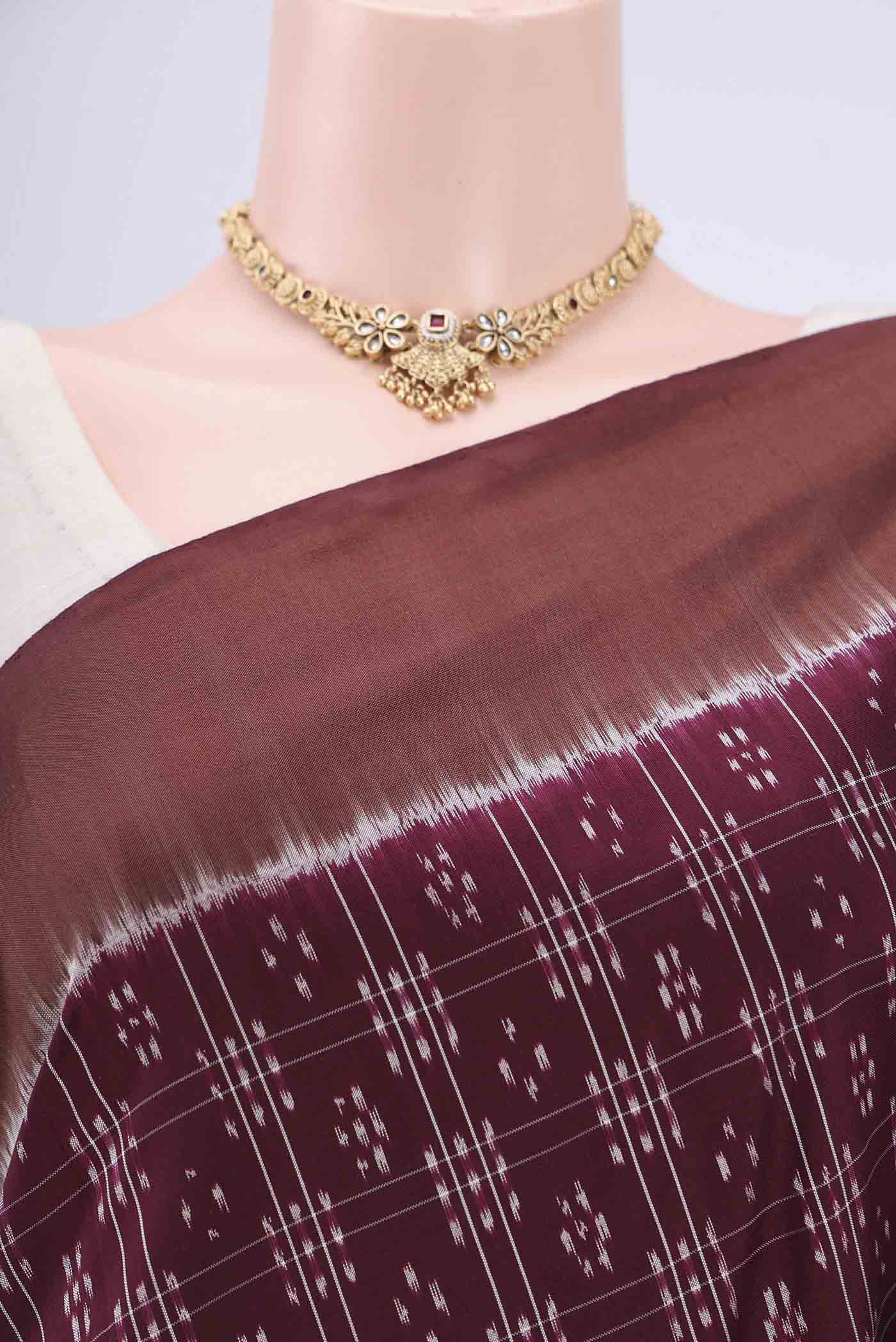 Border image of Burgundy Pochampally Silk Saree with Checked design on the body and Plain Border. 