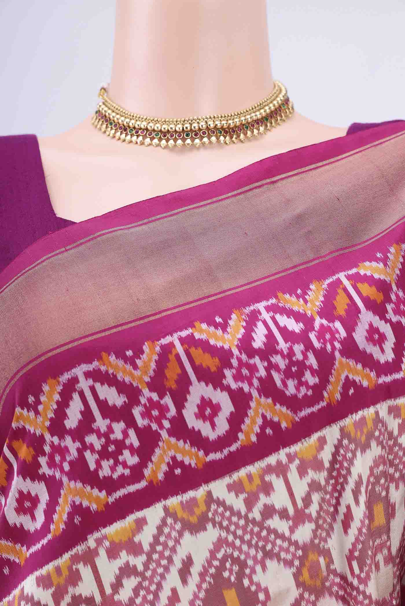 Border image of Off White Pochampally Silk Saree with Pure Ikat on the body and Zari Border. 