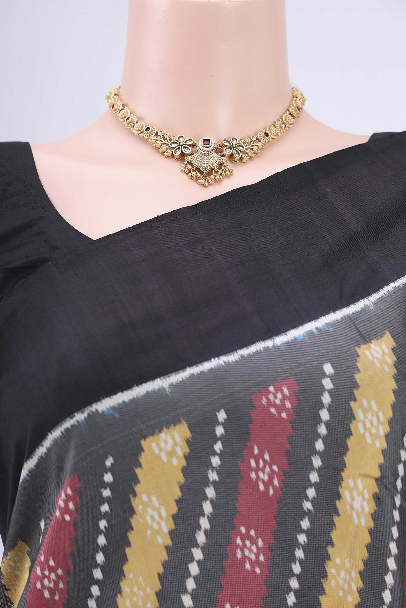 Border image of Davys Grey Pochampally Silk Saree with Pure Ikat on the body and Plain Border. 