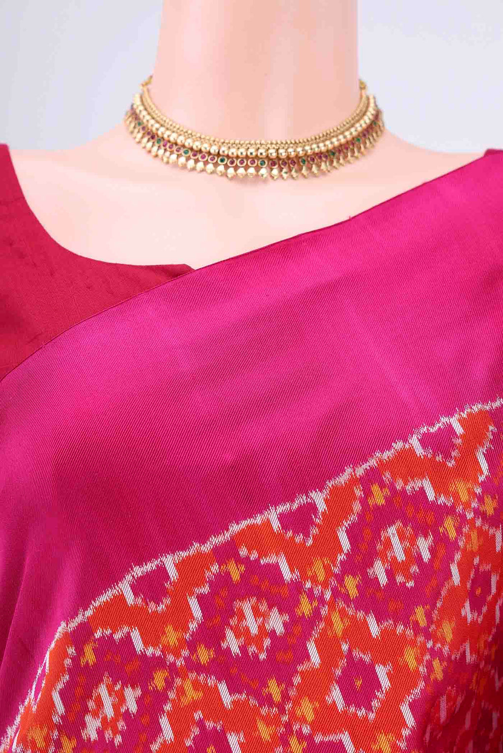 Border image of Rust Pochampally Silk Saree with Pure Ikat on the body and Plain Border. 