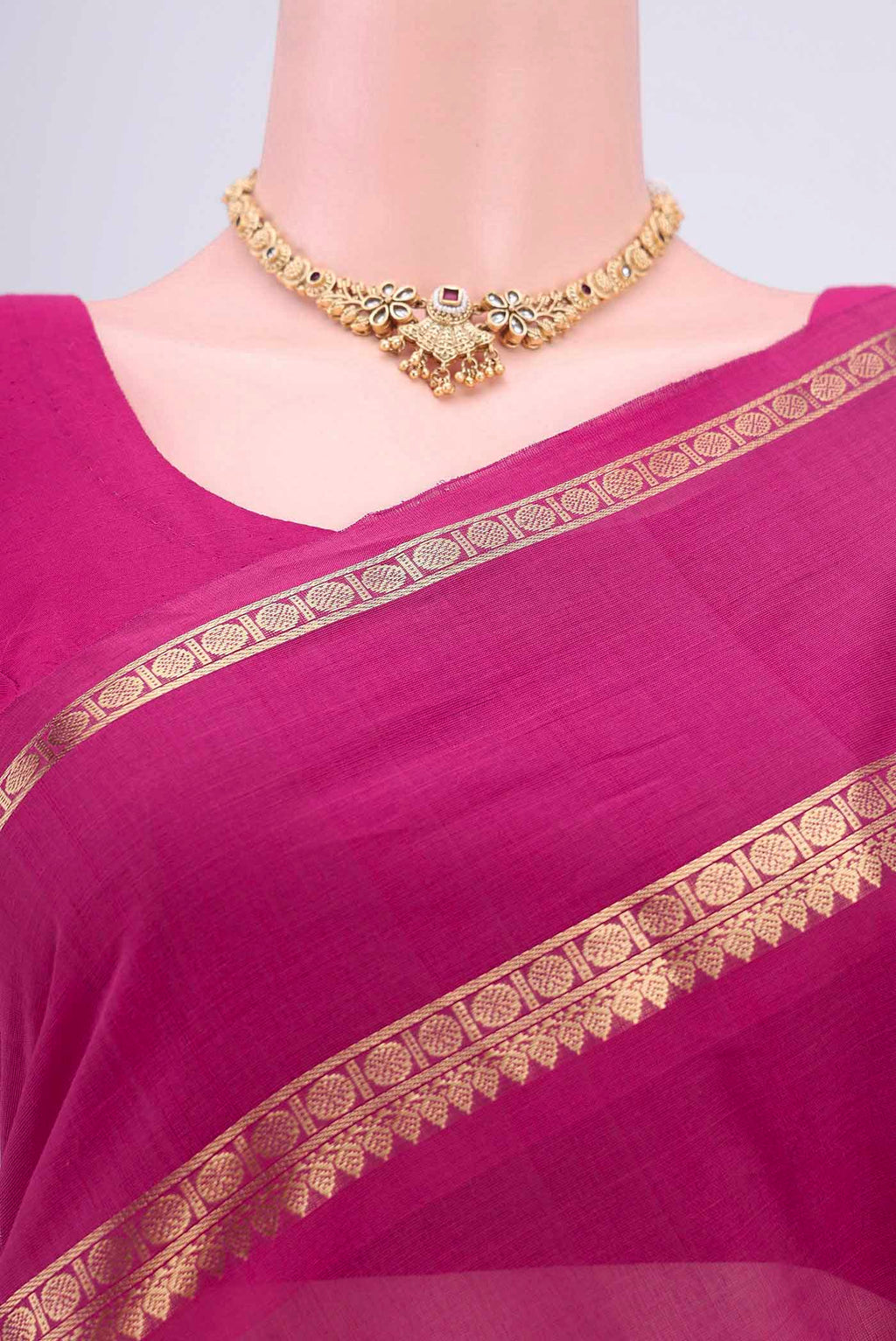 Border image of Dark Pink Kanchi Cotton Saree with Plain Body and Zari Border. 