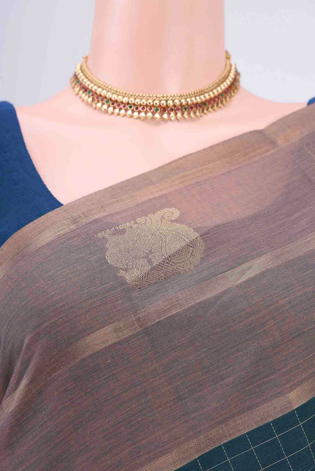 Border image of Bottle Green Kanchi Cotton Saree with Checked design on the body and Zari Border. 