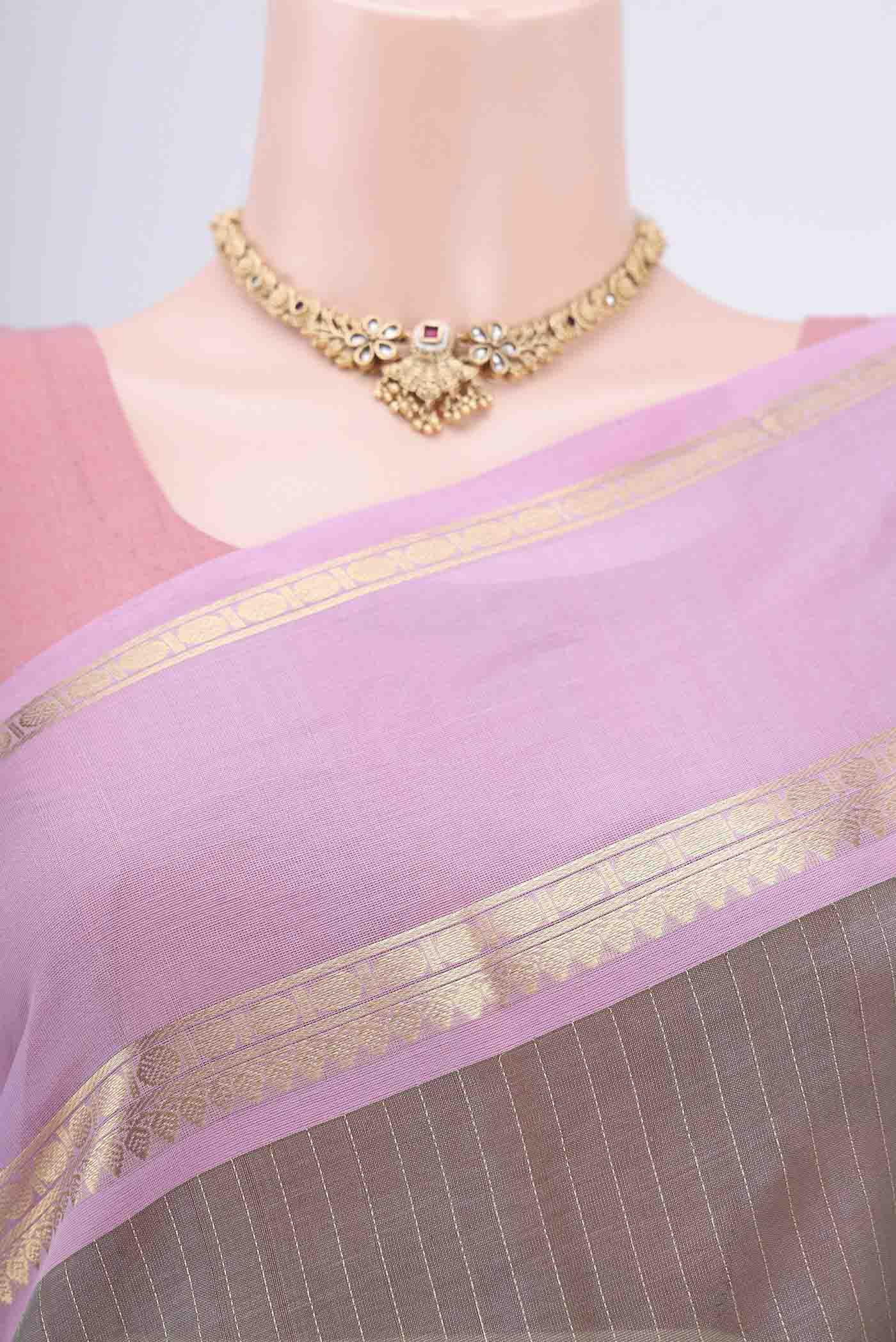 Border image of Sage Green Silk Cotton Saree with Checked design on the body and Zari Border. 