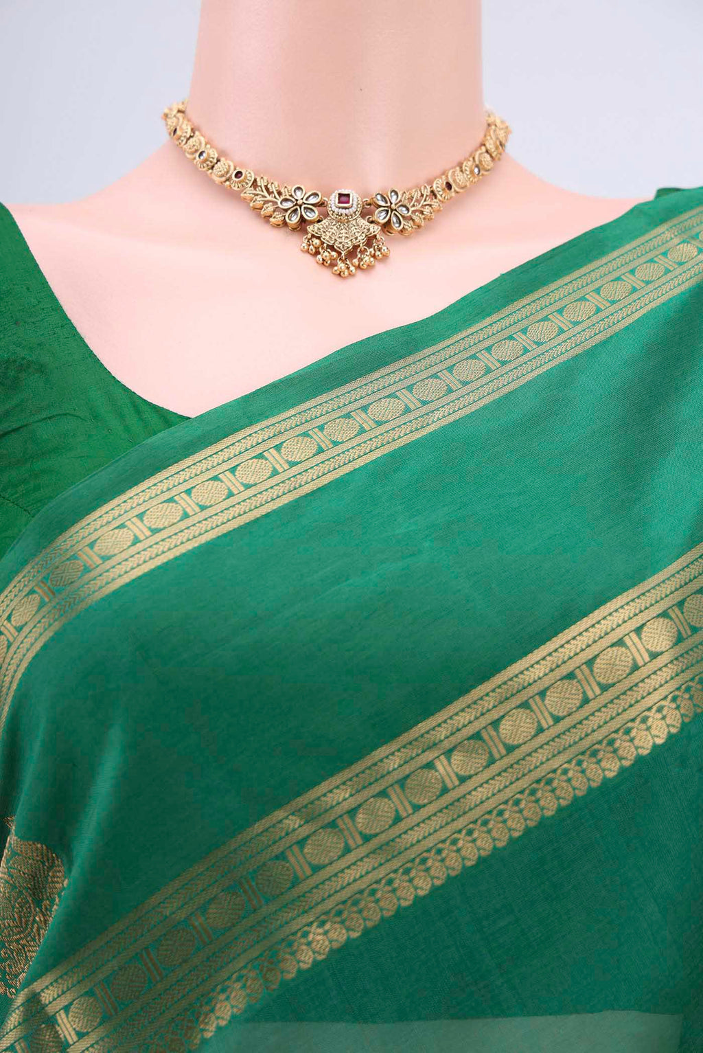 Border image of Green Silk Cotton Saree with Zari Butta on the body and Zari Border. 