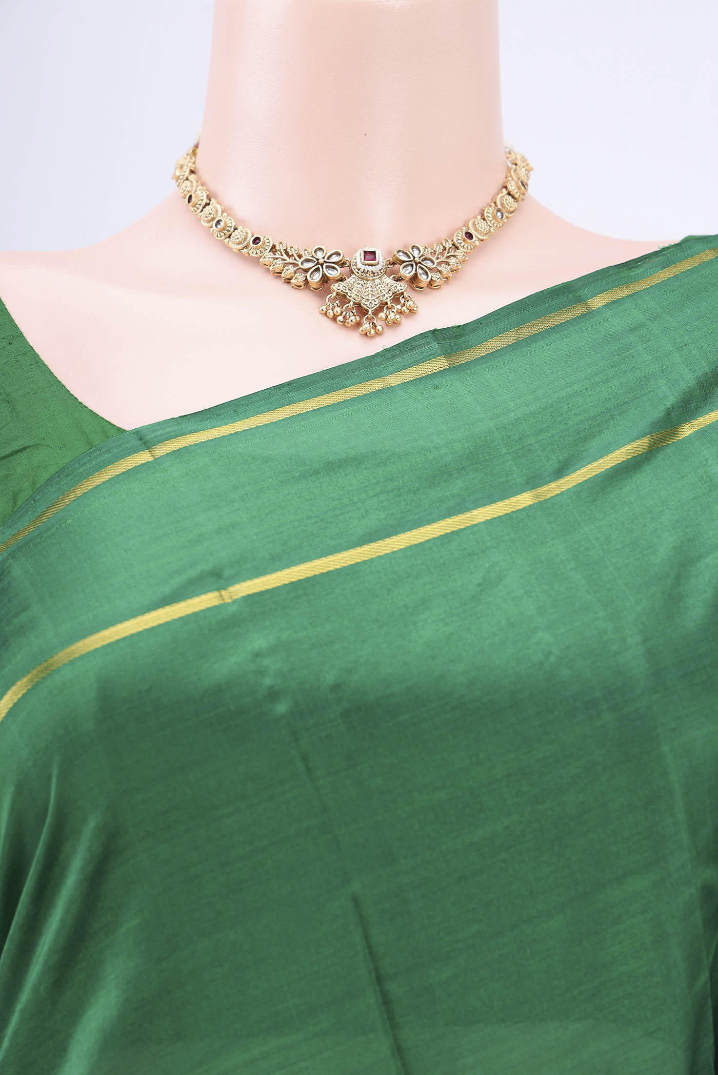 Border image of Green Kanchipuram Silk Saree with Plain Body and Zari And Thread Border. 