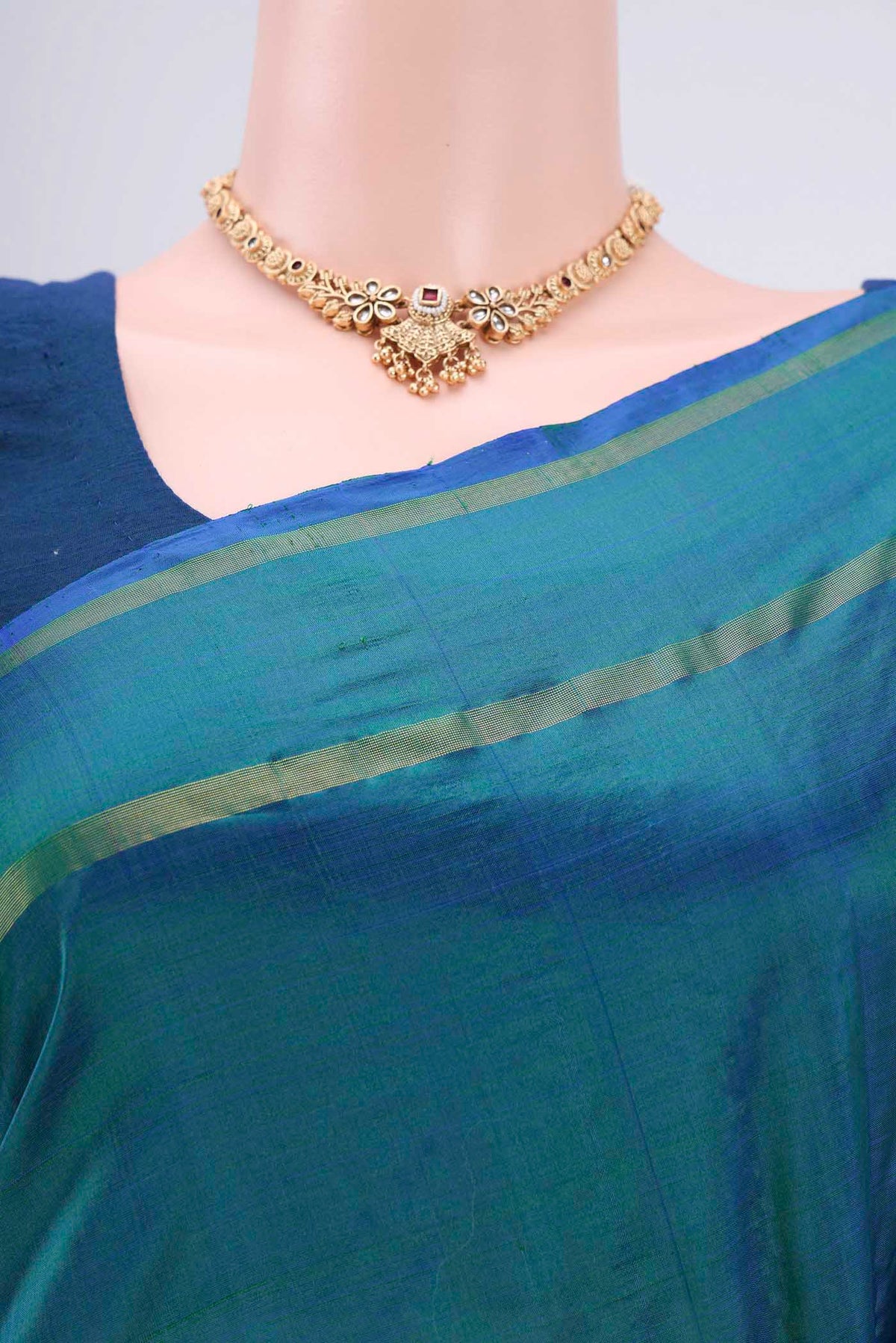 Border image of Peacock Blue Dual Tone Kanchipuram Silk Saree with Plain Body and Thread Border. 