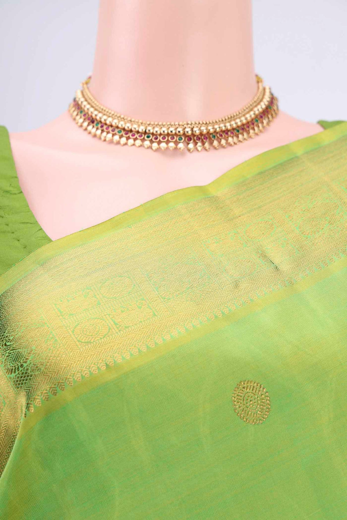 Border image of Pure Silk Pure Zari Parrot Green Dual Tone Kanchipuram Saree with Zari Butta on the body and Zari Border. 