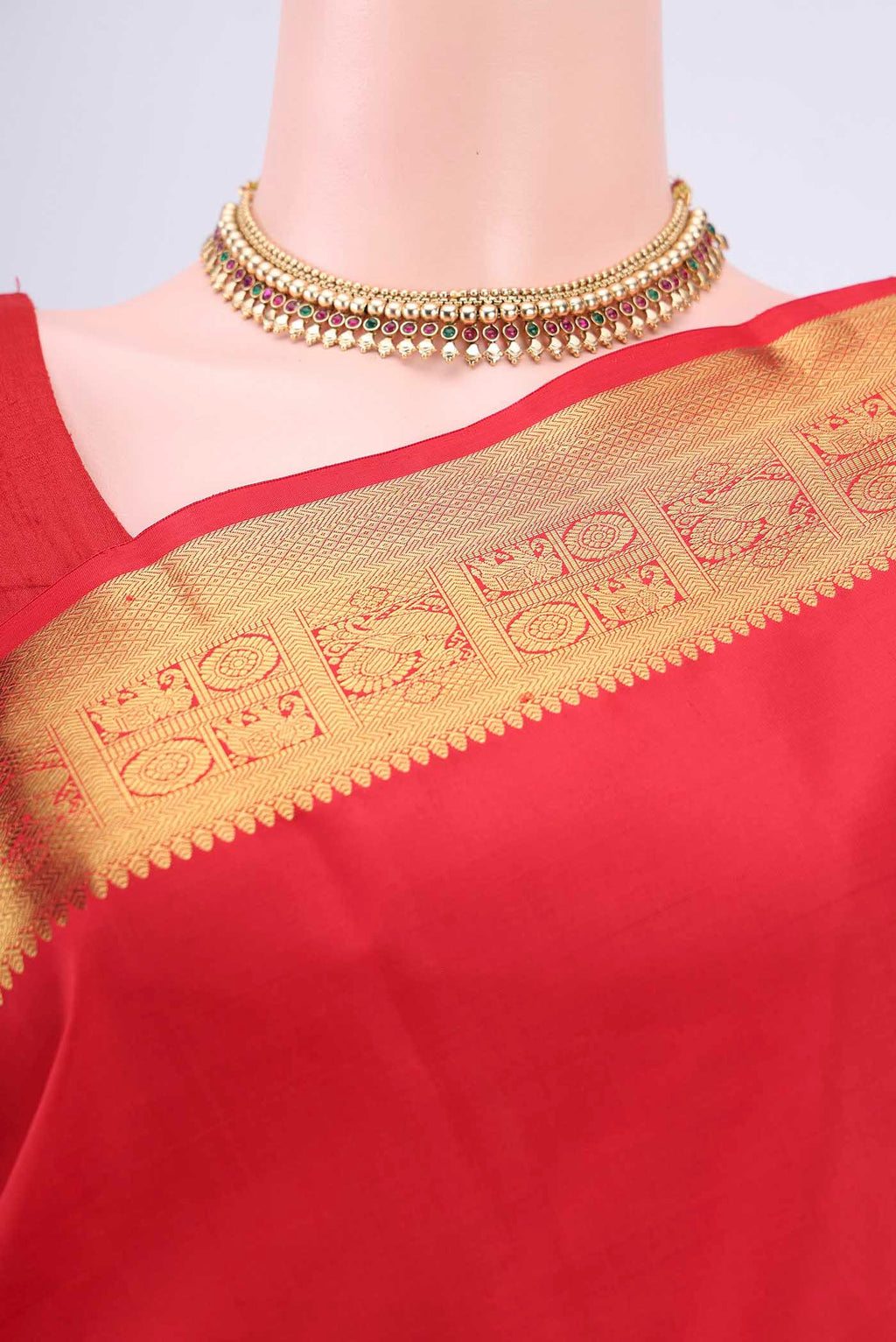 Border image of Pure Silk Pure Zari Red Dual Tone Kanchipuram Saree with Zari Butta on the body and Zari Border. 