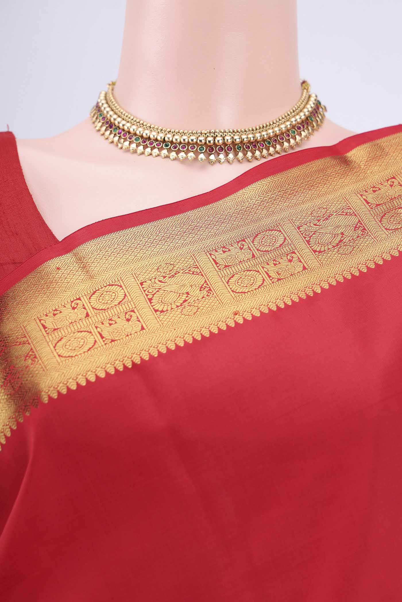 Border image of Pure Silk Pure Zari Red Dual Tone Kanchipuram Saree with Zari Butta on the body and Zari Border. 