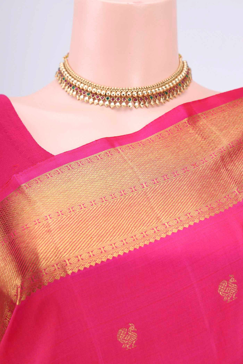 Border image of Pure Silk Pure Zari Rani Pink Dual Tone Kanjivaram Saree with Zari Butta on the body and Zari Border. 
