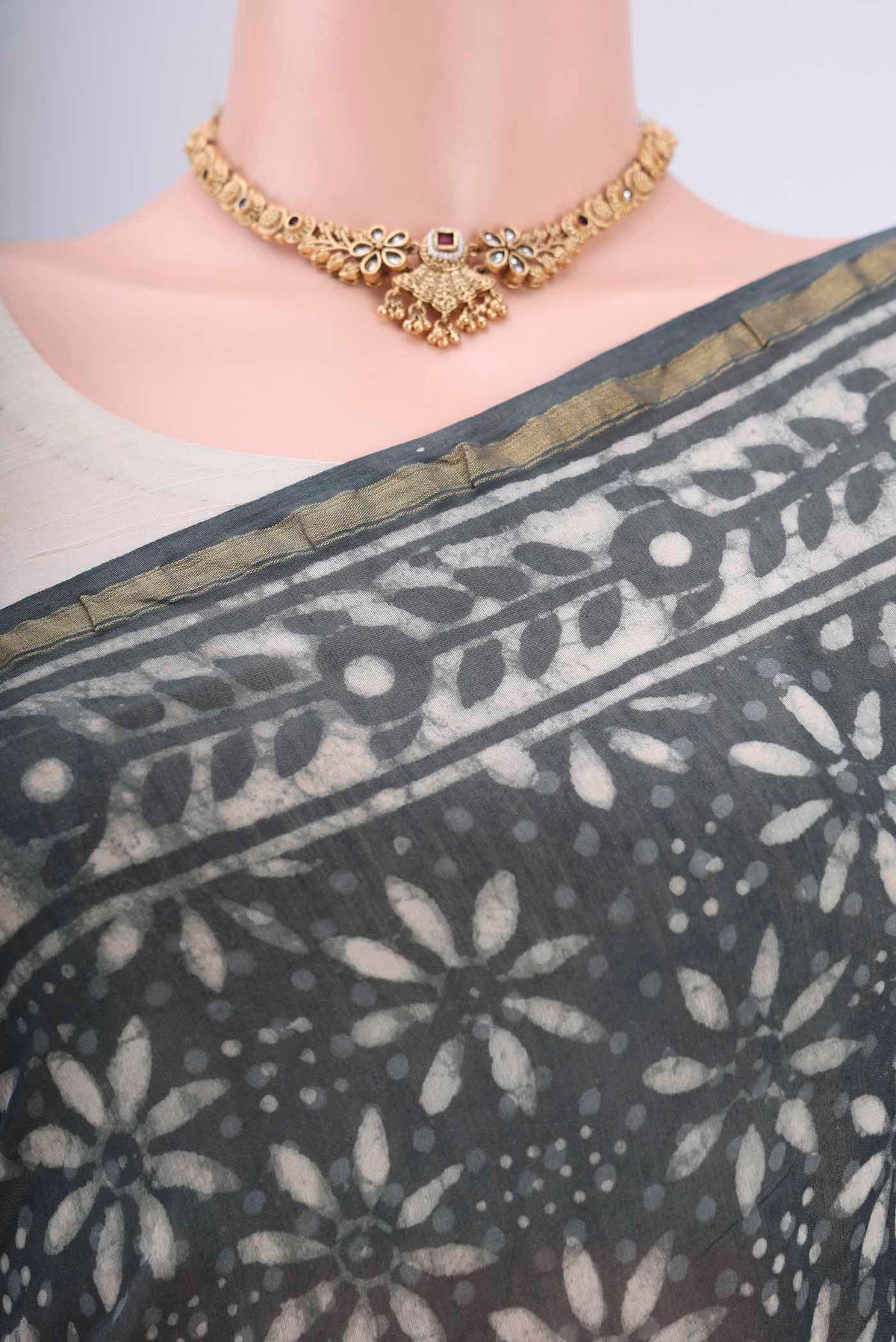 Border image of Davys Grey Chanderi Silk Saree with Batik Print on the body and Zari Border. 