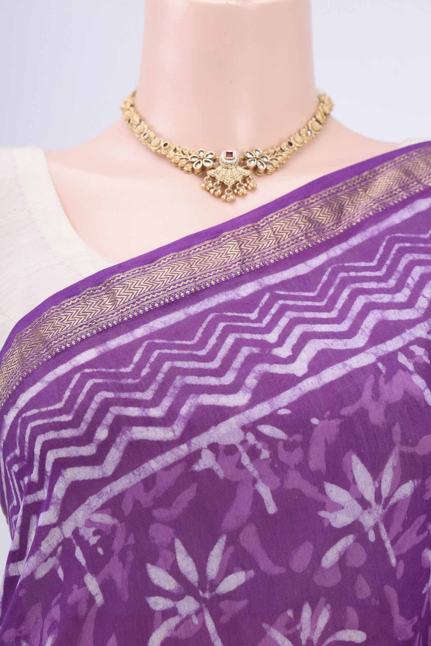 Border image of Purple Maheshwari Silk Cotton Saree with Printed design on the body and Zari Border. 