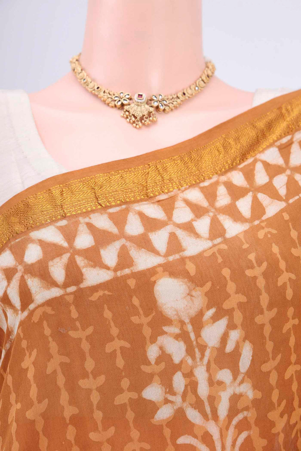 Border image of Rust Maheshwari Silk Cotton Saree with Printed design on the body and Zari Border. 