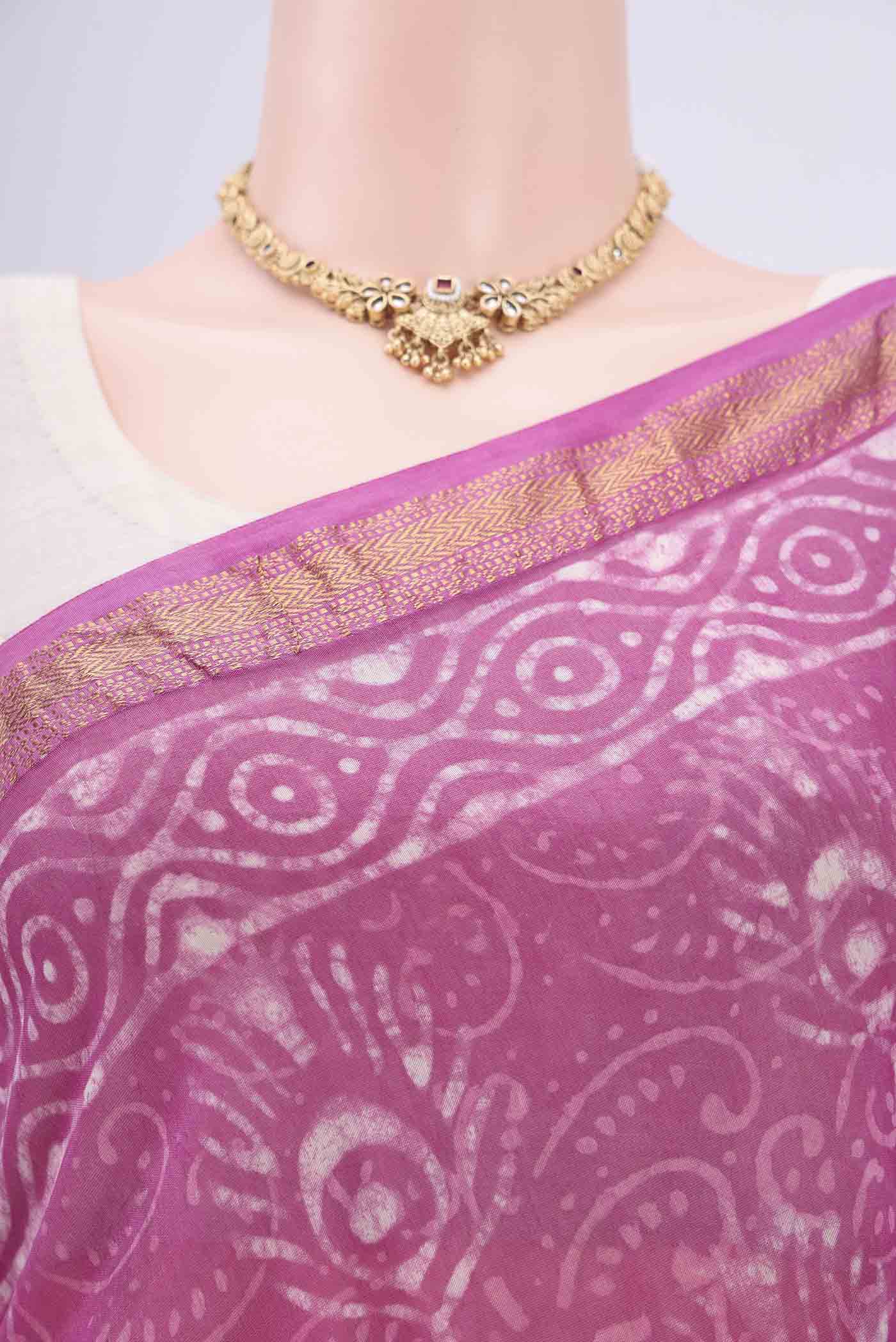 Border image of Pink Maheshwari Silk Cotton Saree with Batik Print on the body and Zari Border. 