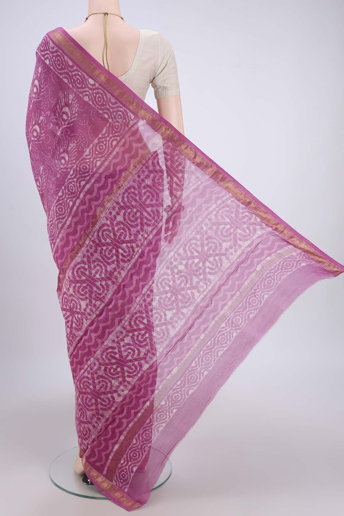 Flat view of Pink Maheshwari Silk Cotton Saree with Batik Print on the body and Zari Border. 