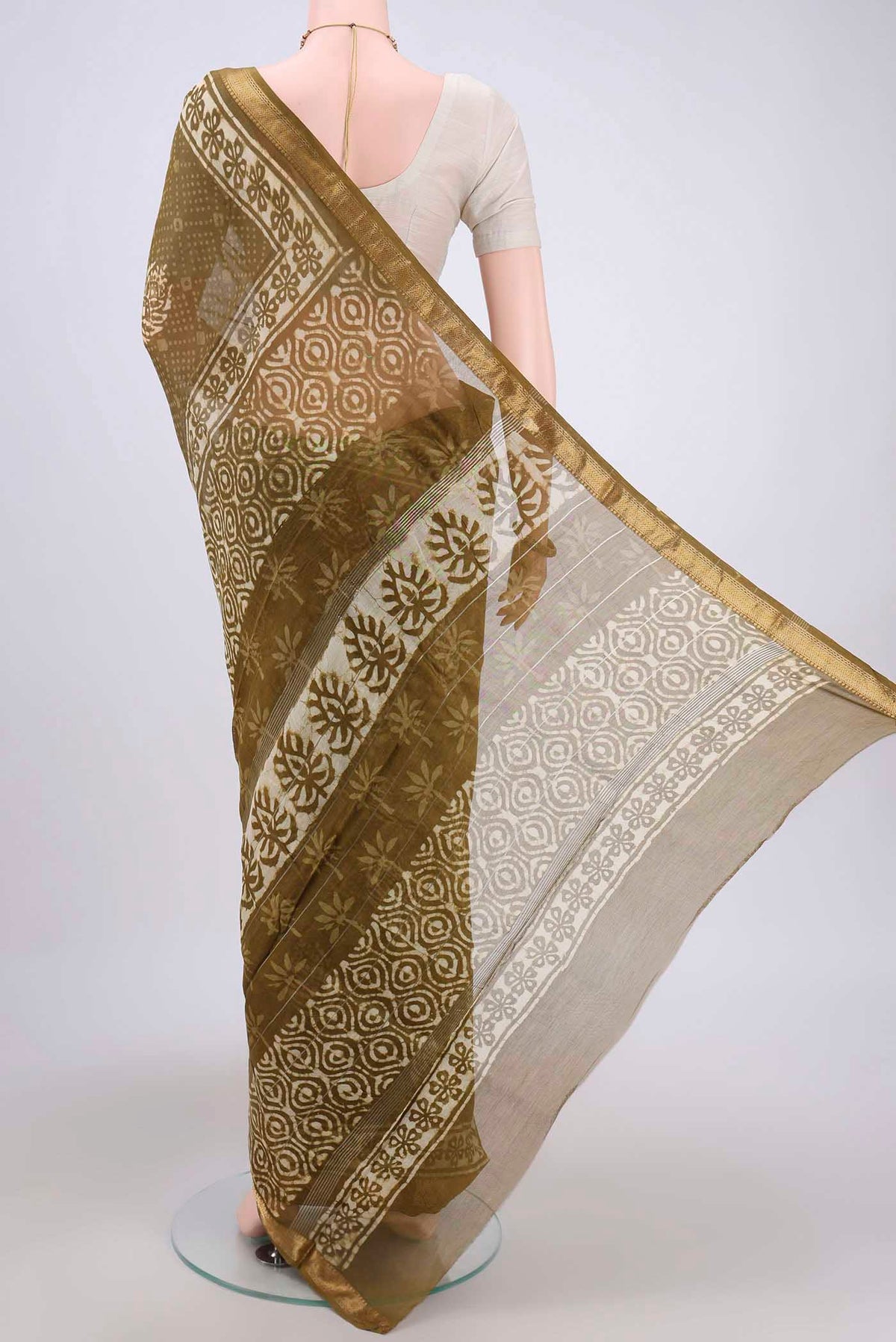 Flat view of Mehandi Green Maheshwari Silk Cotton Saree with Batik Print on the body and Zari Border. 
