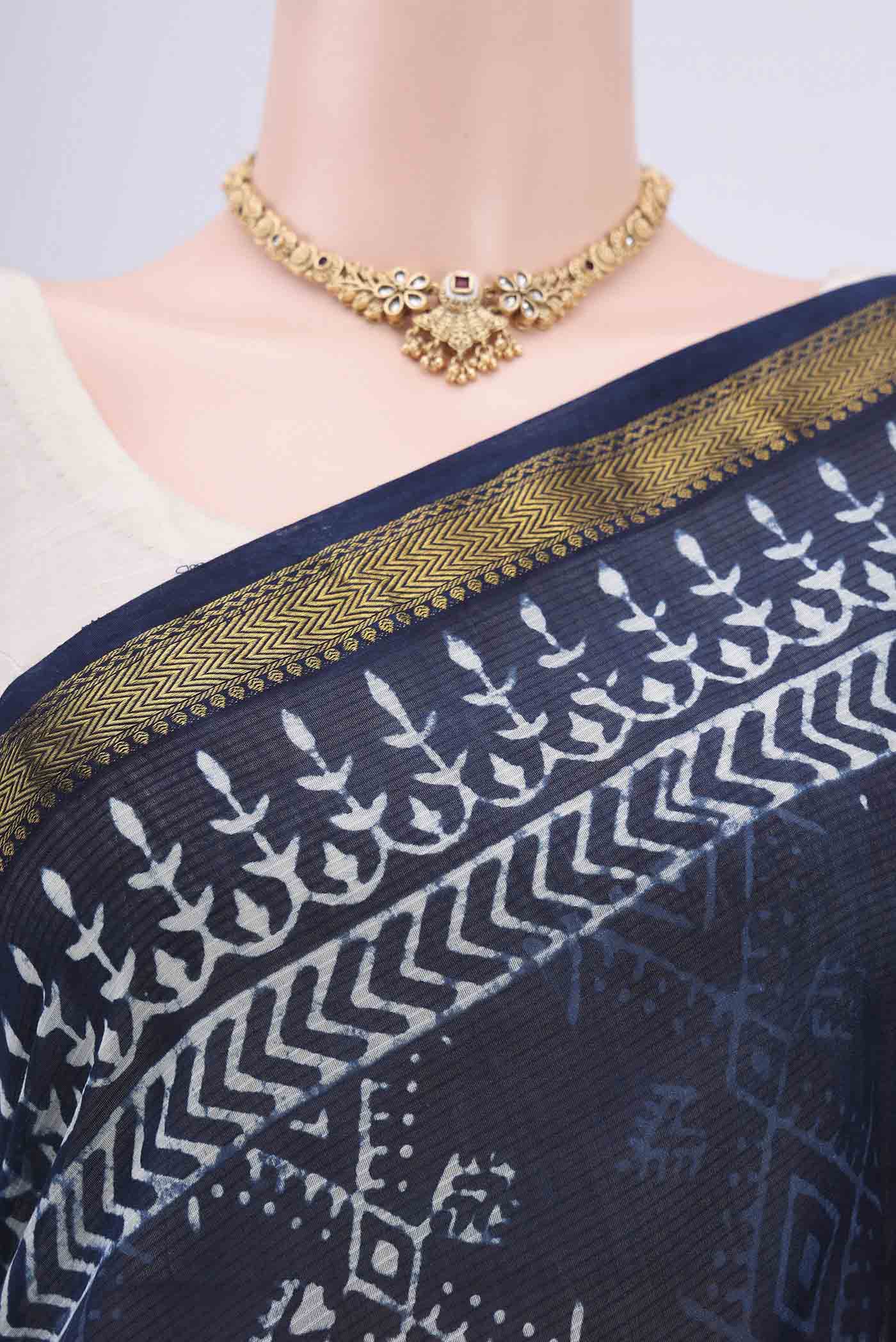 Border image of Indigo Maheshwari Silk Cotton Saree with Printed design on the body and Zari Border. 