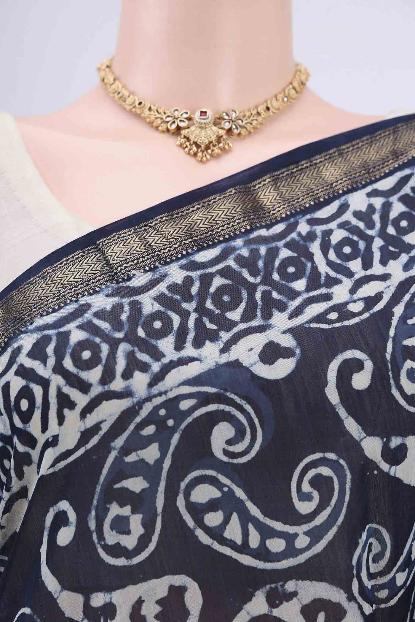 Border image of Indigo Maheshwari Silk Cotton Saree with Printed design on the body and Zari Border. 
