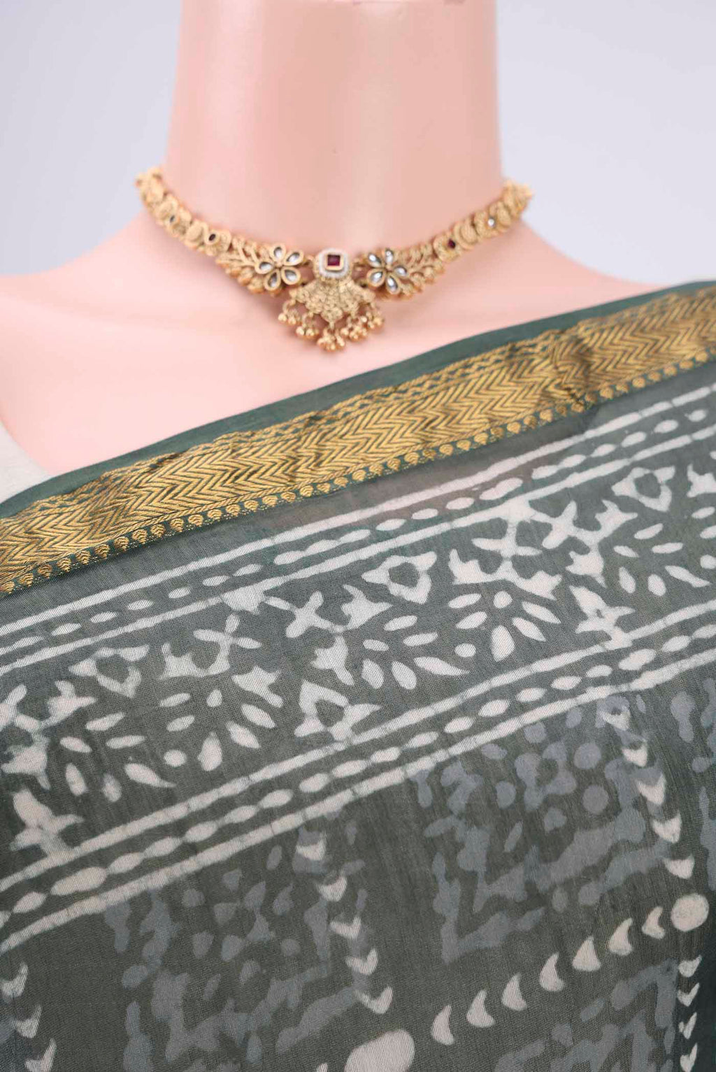 Border image of Olive Green Maheshwari Silk Cotton Saree with Batik Print on the body and Zari Border. 